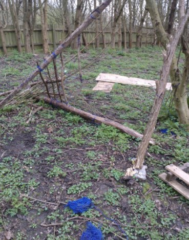 19th March 2014:  Someone one road down from me posted in a Facebook group that her cat was missing so I did a quick hunt to help out.  I didn't find the cat, but I did find the start of a camp, and another use for wool!