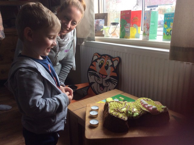(And that is one happy Little Pea and a clever Sister 1 for making the cake)